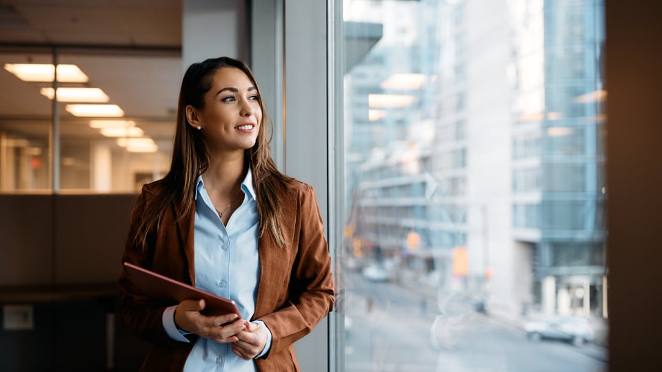 La participación femenina en las empresas familiares latinoamericanas: Factores que contribuyen a su permanencia o salida